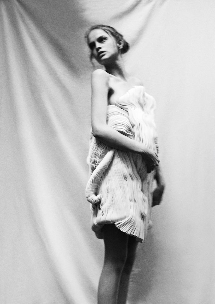 Dress by Aleksandra Kucharczyk. Hair and Makeup by Janina and Julia Junglas.