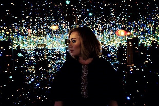 Adele at Yayoi Kusama's mirror box